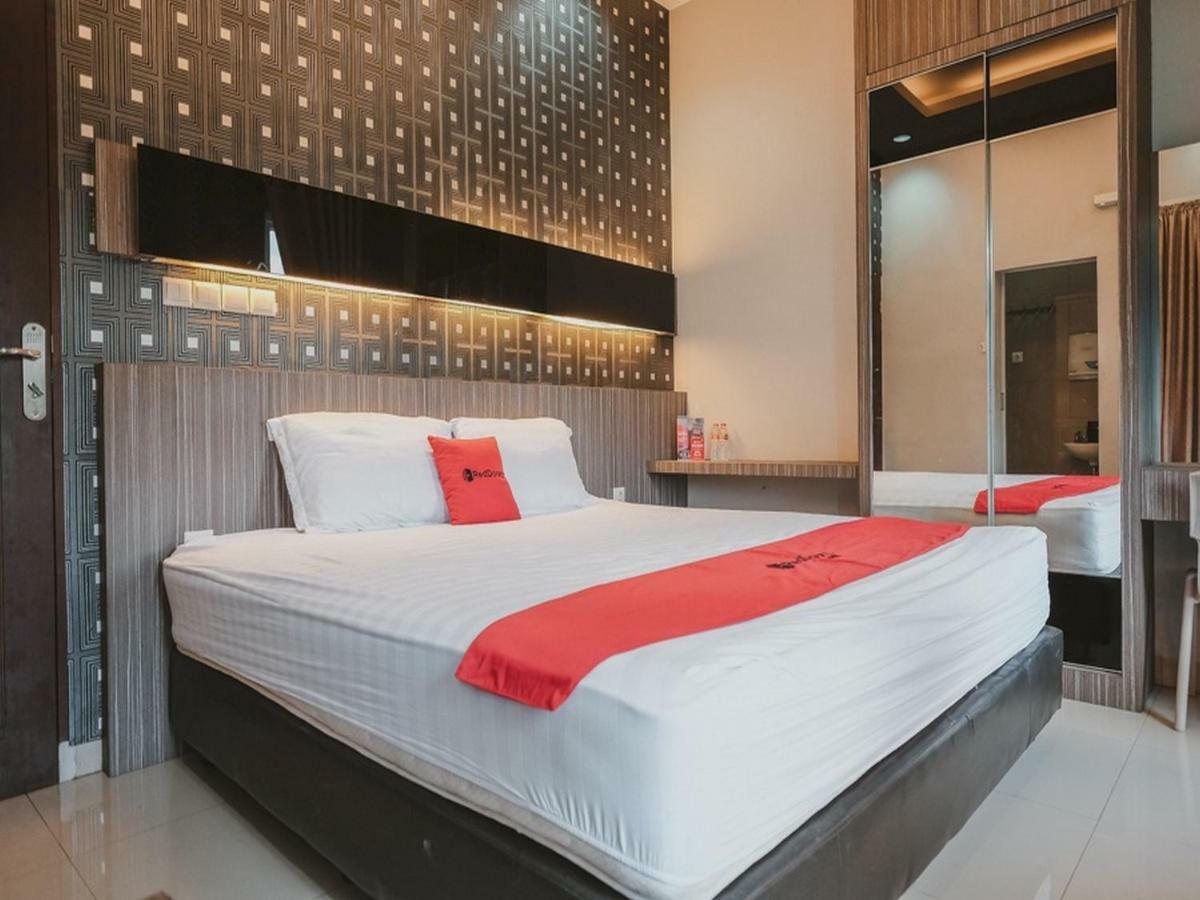 Hotel Reddoorz @ Jamin Ginting Medan Extérieur photo